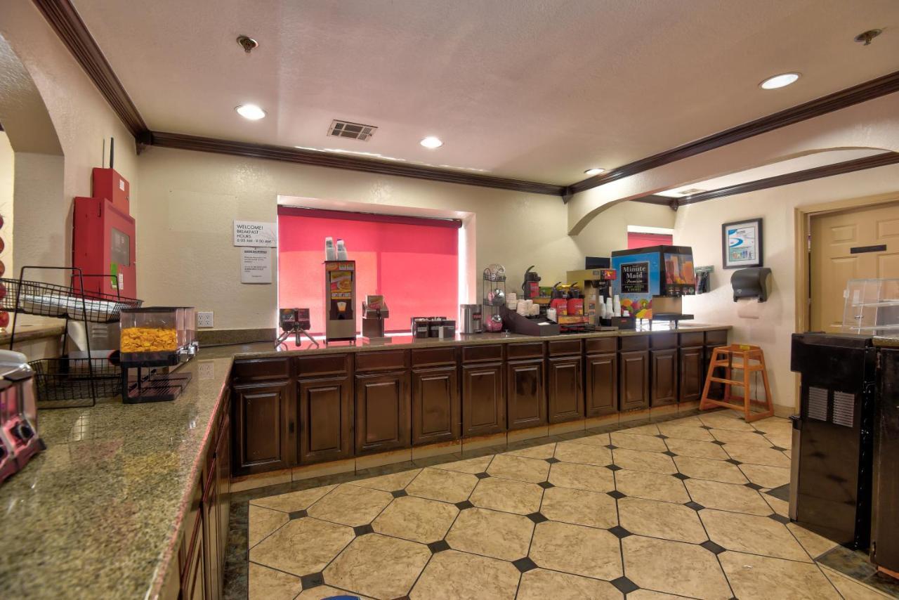 Ramada By Wyndham Oklahoma City Airport North Exterior foto
